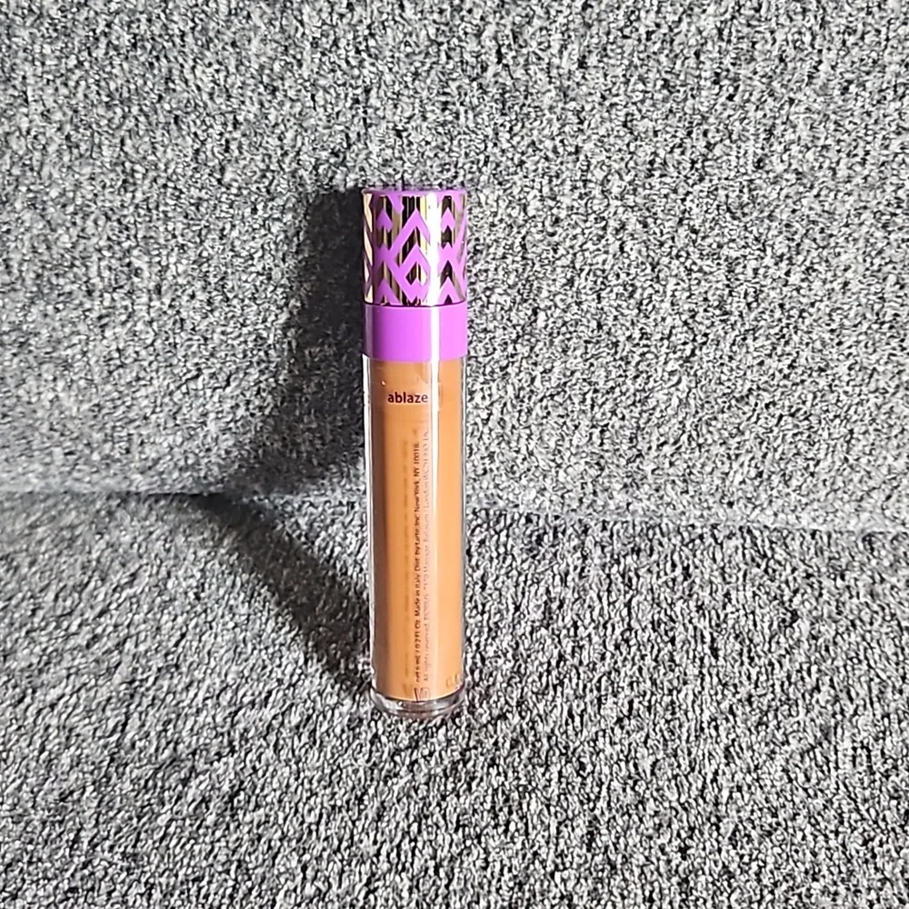 Tarte Shape Tape Glow Wand in: Ablaze - Picture 4 of 8